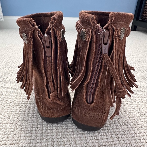 Minnetonka suede fringe booties NWOB - Picture 5 of 8